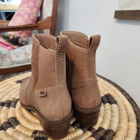 TEVA Leather Anaya Waterproof Chelsea Boot  - Picture 3 of 9